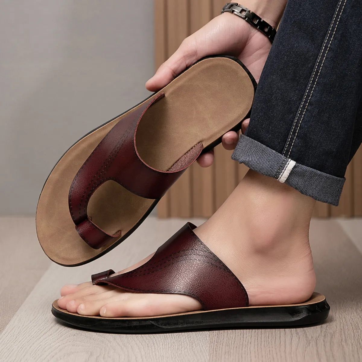 Men Leather Summer Slippers New Fashion Flip-Flops Sandals Breathable Non-slip Casual Flat Slippers